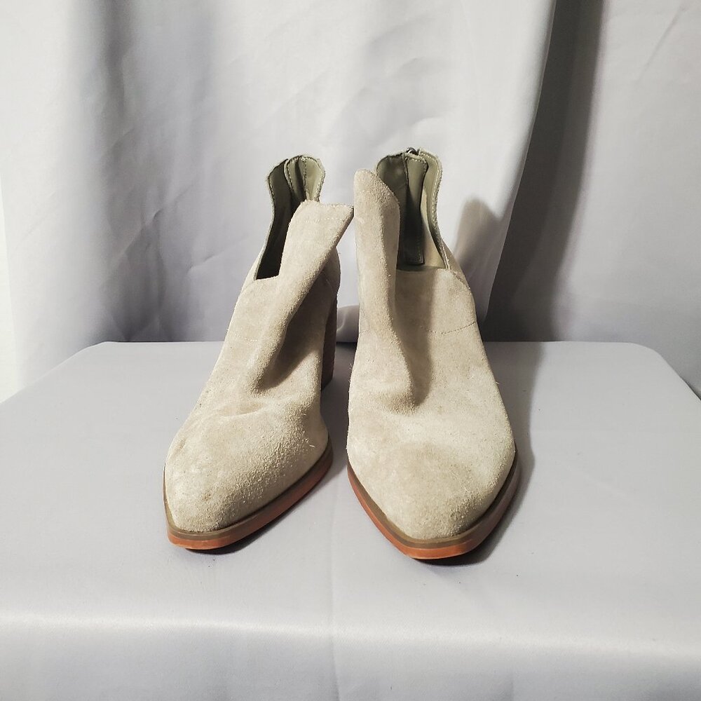 Vince Camuto Gigietta Tortila  Shoe Women Suede Ankle Cut Out Tan Booties Sz 9M